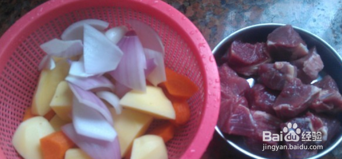 土豆炖牛肉怎么做