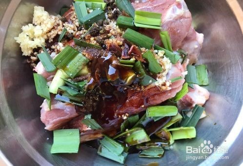 蒜香手抓骨是如何做的？家常教程烤箱版