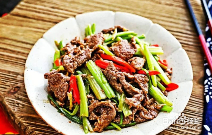 家常菜：芹菜炒牛肉