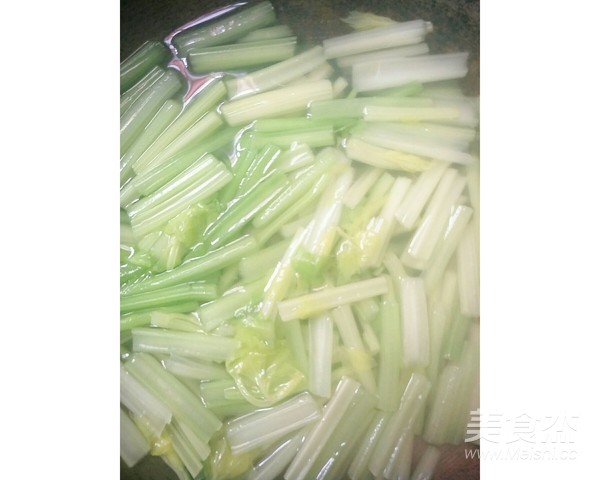 芹菜香干炒肉丝