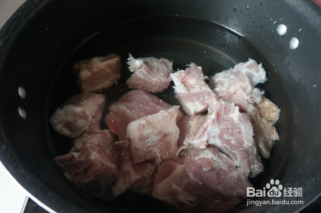 土豆烧排骨的做法