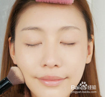 魅惑美妆：冬季化妆正确步骤教你打造水润暖妆容