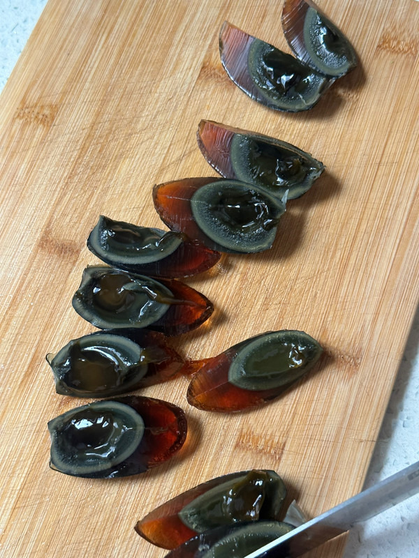 夏季餐桌必吃凉拌皮蛋