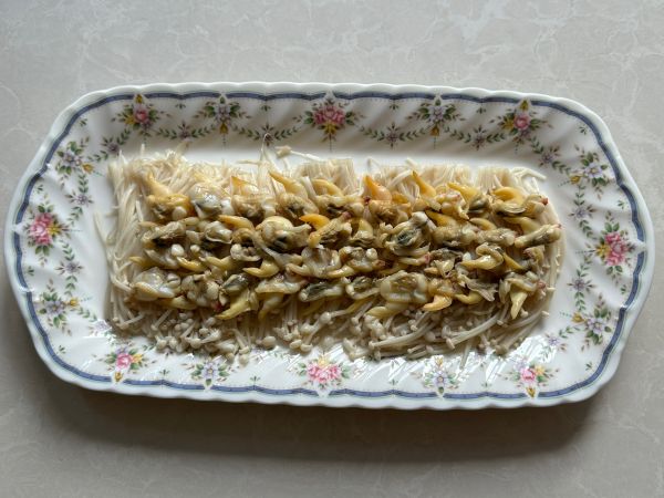 捞汁金针菇蚬子肉