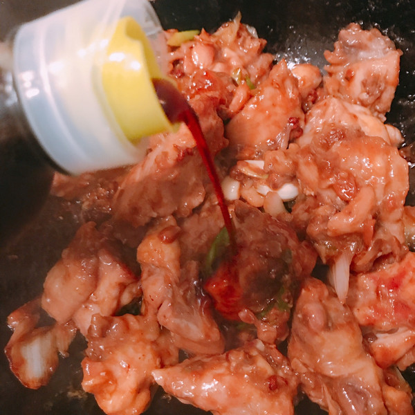 鲜味酱香鸡腿煲