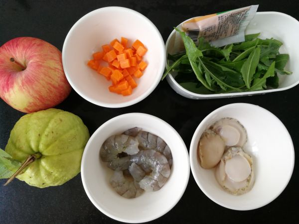 鲍鱼虾仁蔬果沙拉