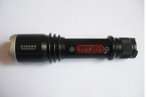 如何保养强光手电