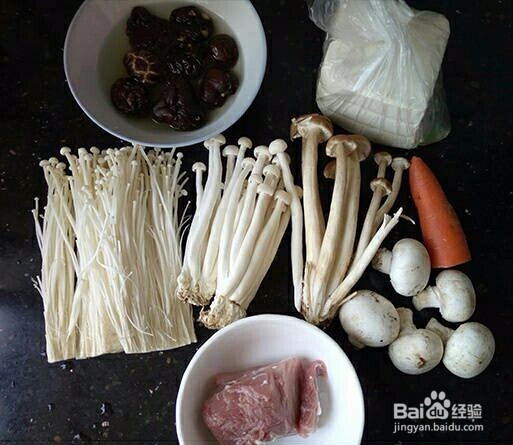浓浓的菌菇煲的做法
