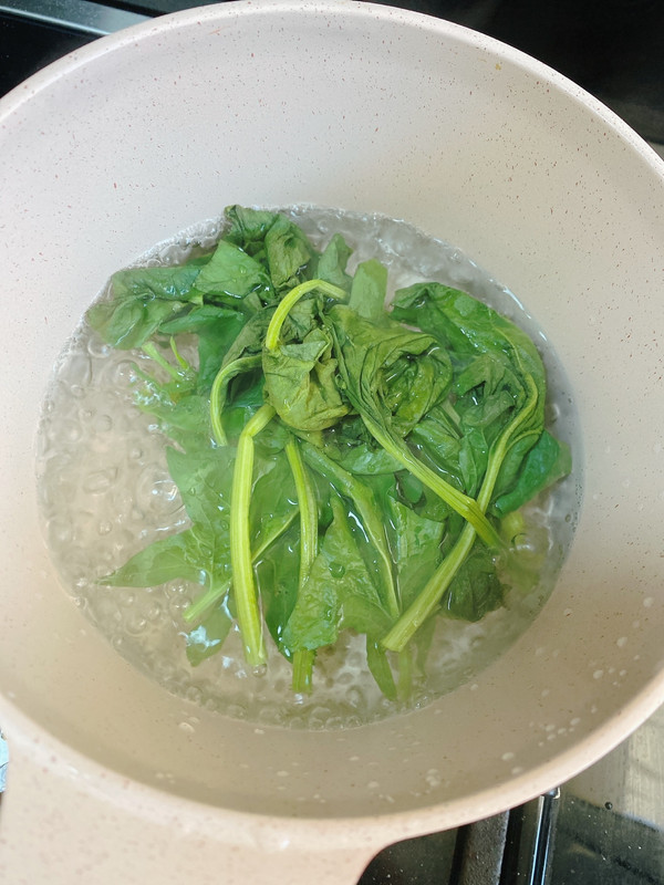 菠菜猪肝粒粒面