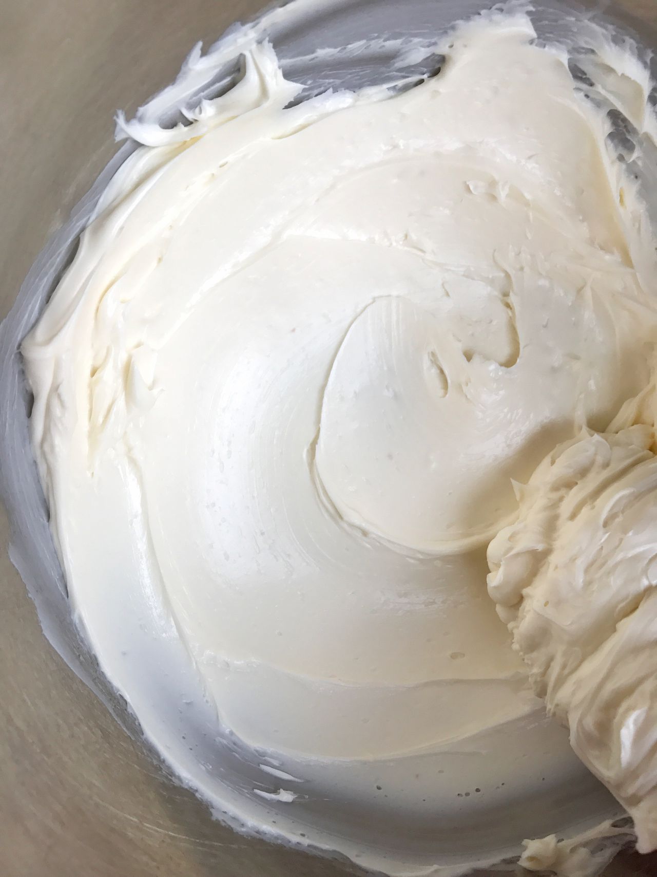 让我们一起学习草莓慕斯奶油蛋糕的做法吧