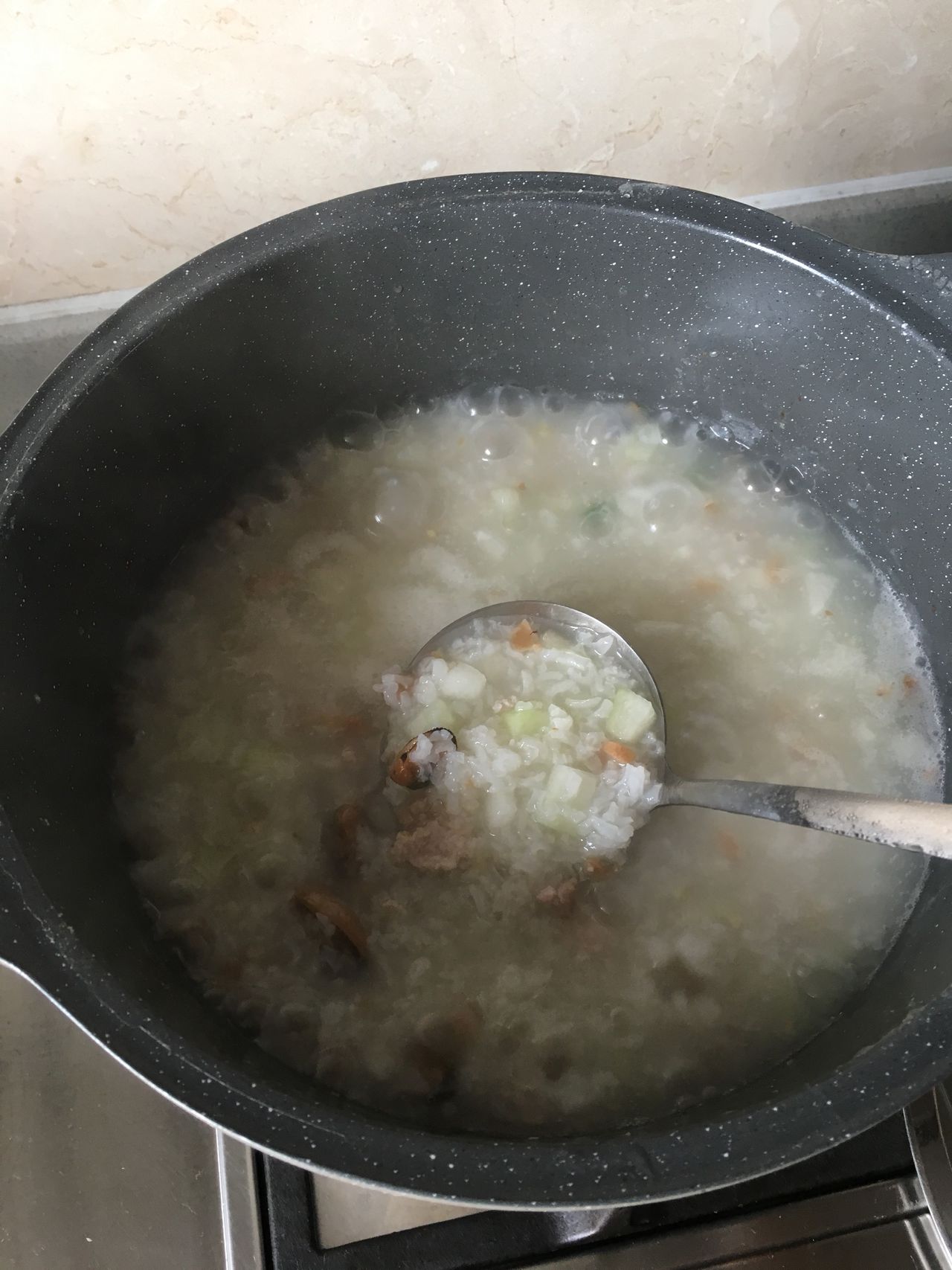 看着都让人流口水的冬瓜粒海鲜粥你会做吗？