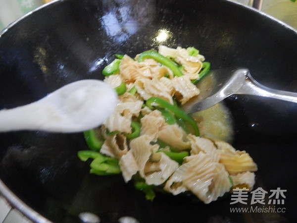 青椒炒豆皮的做法