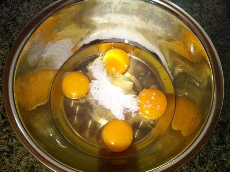 好吃的阿胶蜜枣海绵蛋糕的做法，咬下去满满的的都是幸福