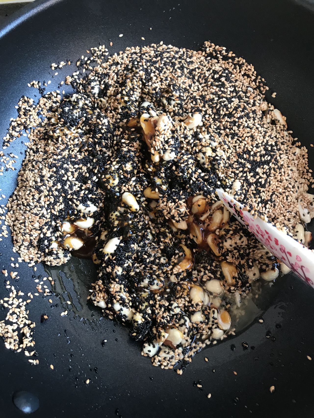 想吃黑芝麻花生糖？轻轻松松就能学会