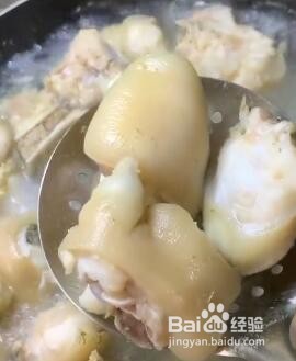 如何做红烧猪蹄？