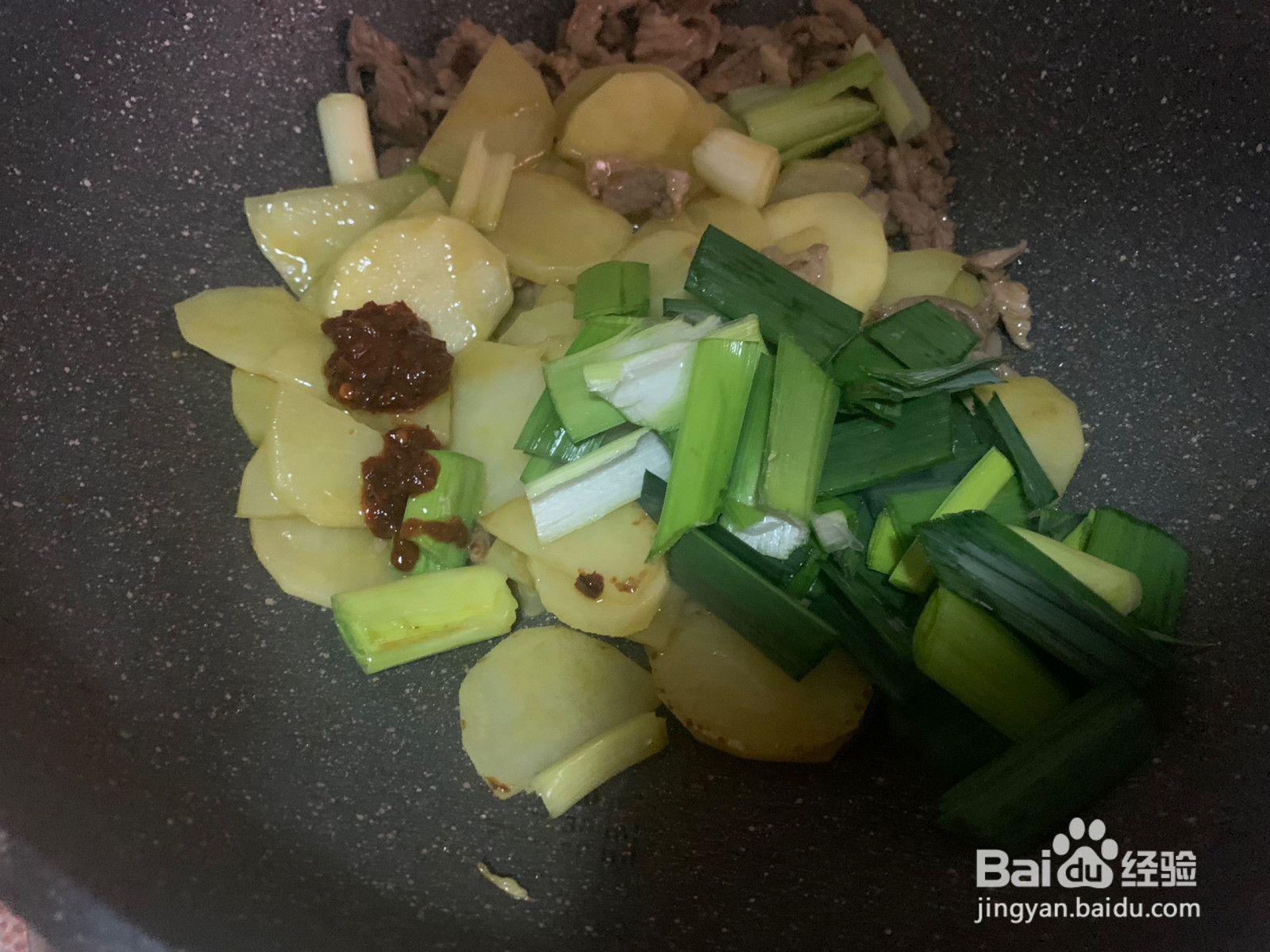 瘦肉蒜苗炒土豆的做法