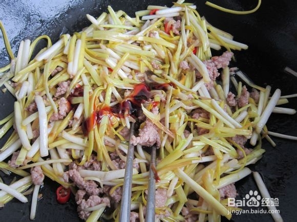韭黄炒肉末做法