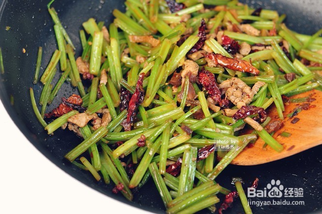 如何做干煸肉丝芹菜？