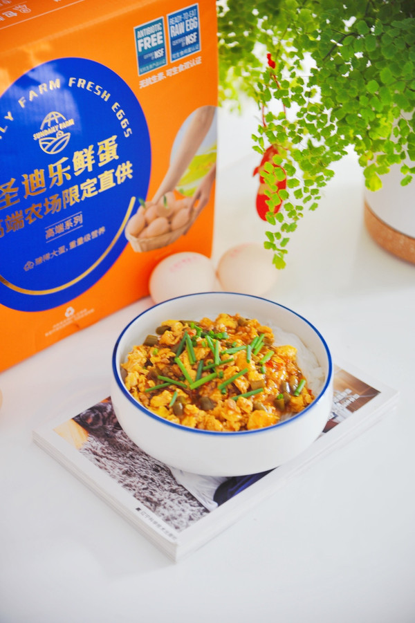 鸡蛋酸豆角肉末米粉
