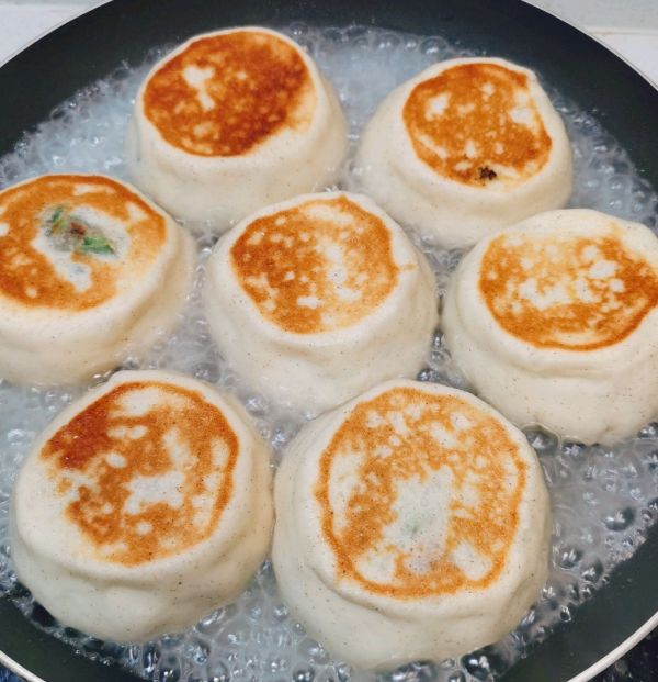 韭菜小墨鱼虾皮水煎包