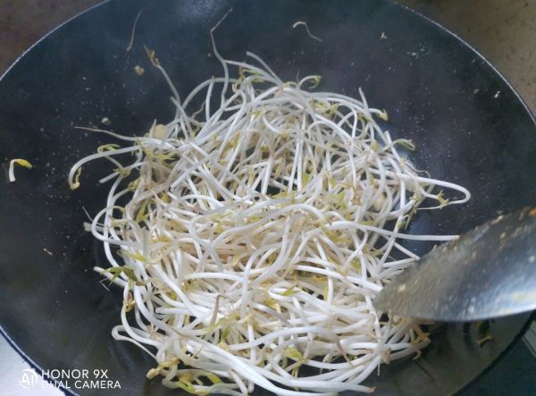 韭菜豆芽炒粉丝