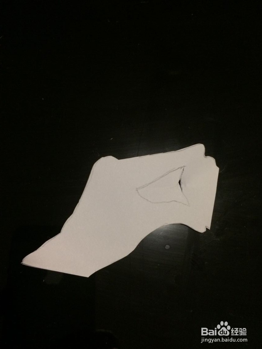 剪纸:手握心的造型