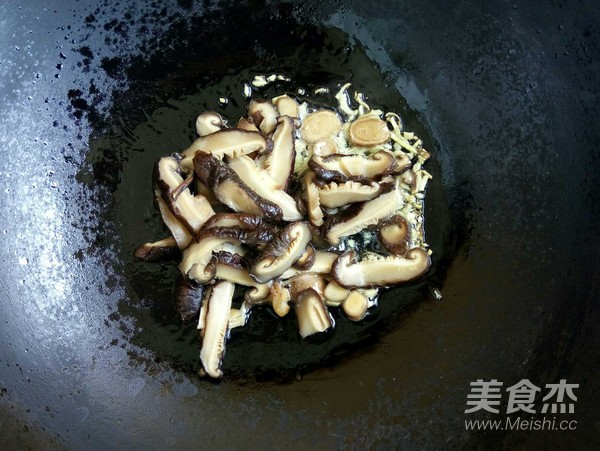 菌菇蚝油炒冻豆腐