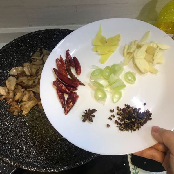 五花肉干煸有机花菜