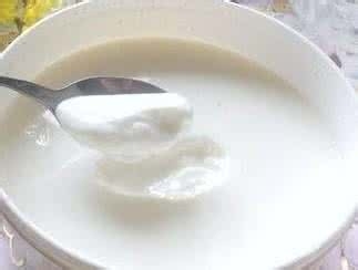 鲜牛奶是怎样变成味道甜美的酸奶