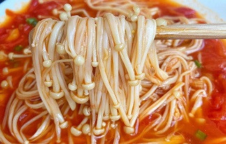 西红柿炒金针菇