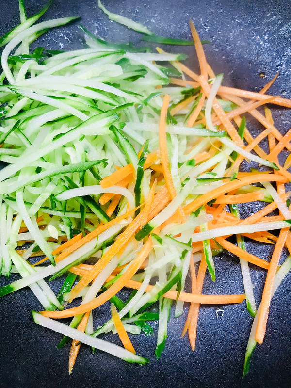 肉臊子鸡蛋炒面