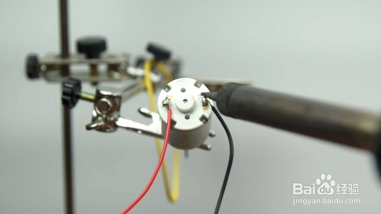 自己做一个钻孔器，用起来还真好用！