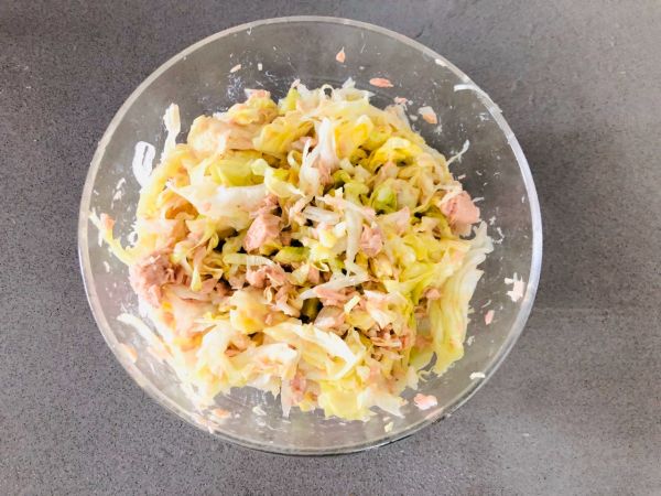 金枪鱼三明治配水波蛋