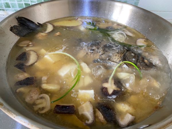 鲜美鲫鱼豆腐汤