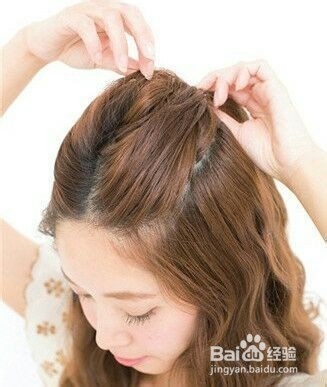 发型打底的简单时尚