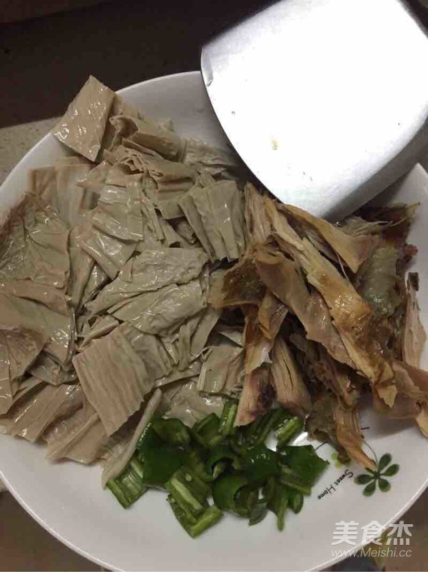 青椒腐竹炒鸡丝