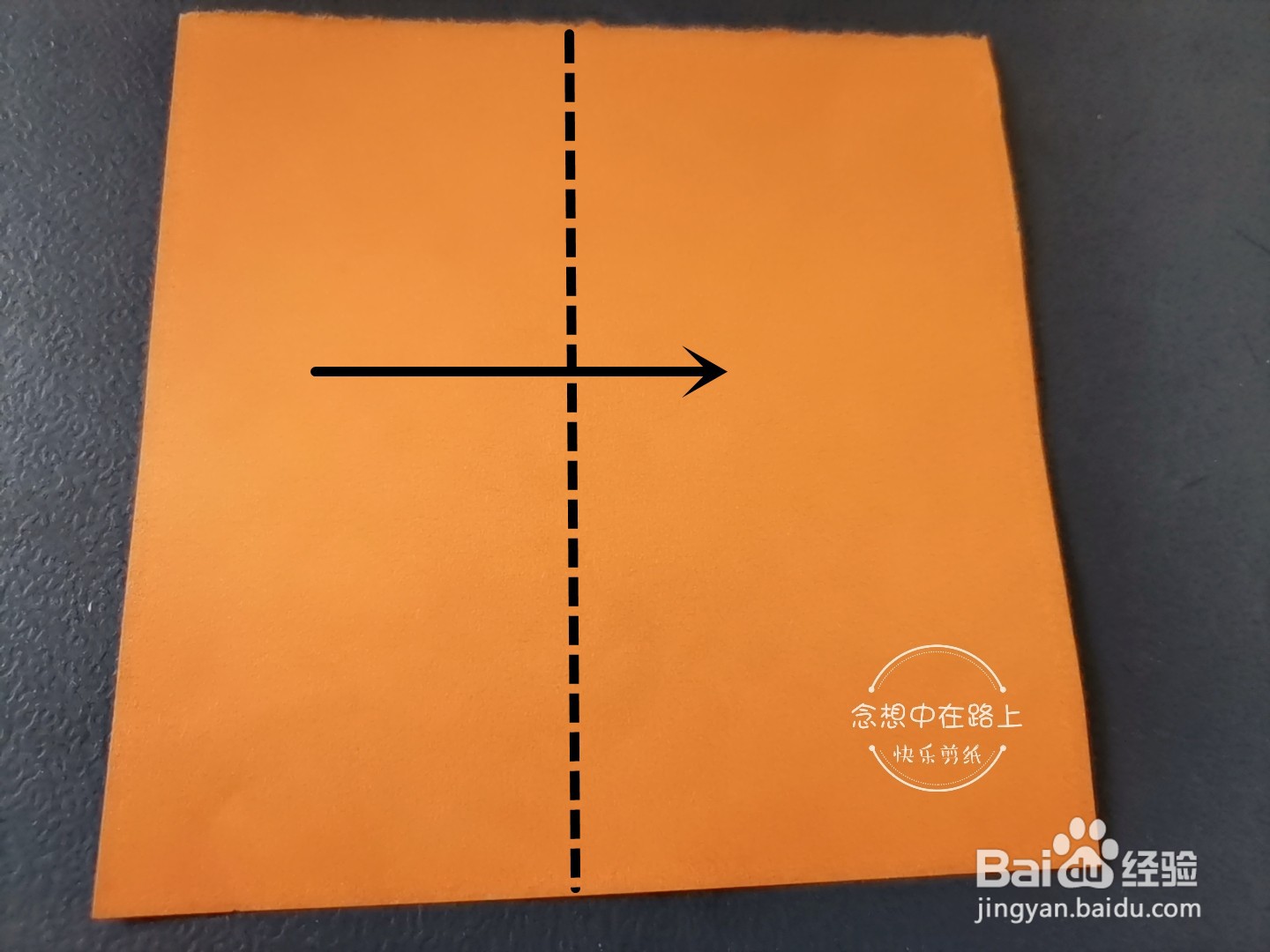 如何用彩色纸剪出萝卜纹样