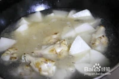 白萝卜烧鸡腿的家常做法，
