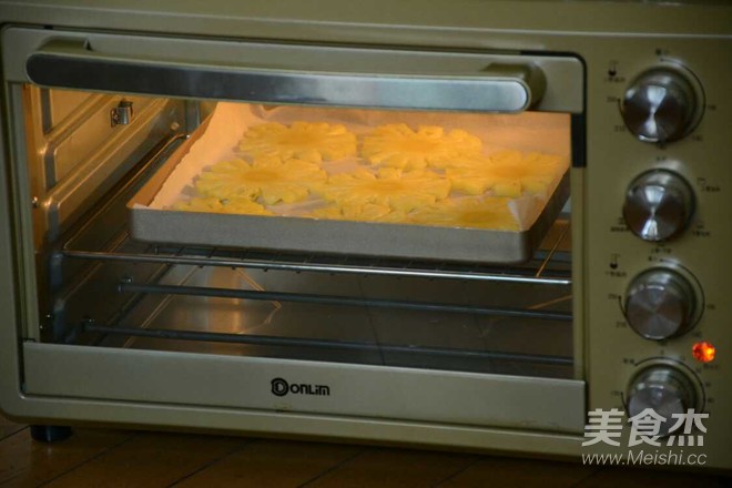 烤菠萝花的做法