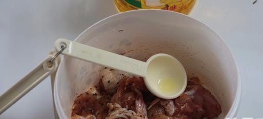 制作香兰叶包鸡