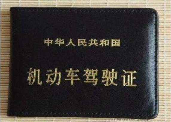 A1 A2的驾驶证，考的是客运资格证，可以开货车吗
