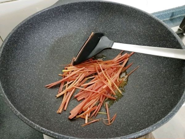 绿鬓红颜炒豆皮
