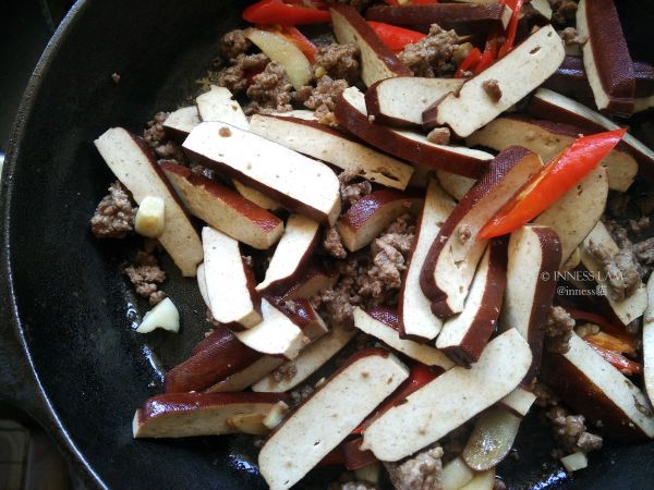 芹菜肉末炒香干