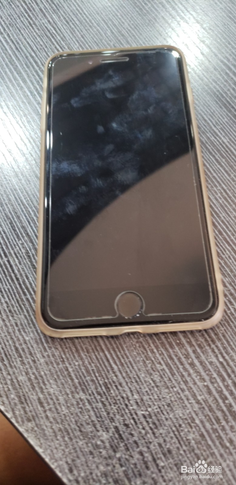 怎样擦掉手机屏幕上的灰尘?