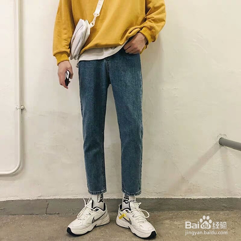 男生直筒牛仔裤搭配什么上衣