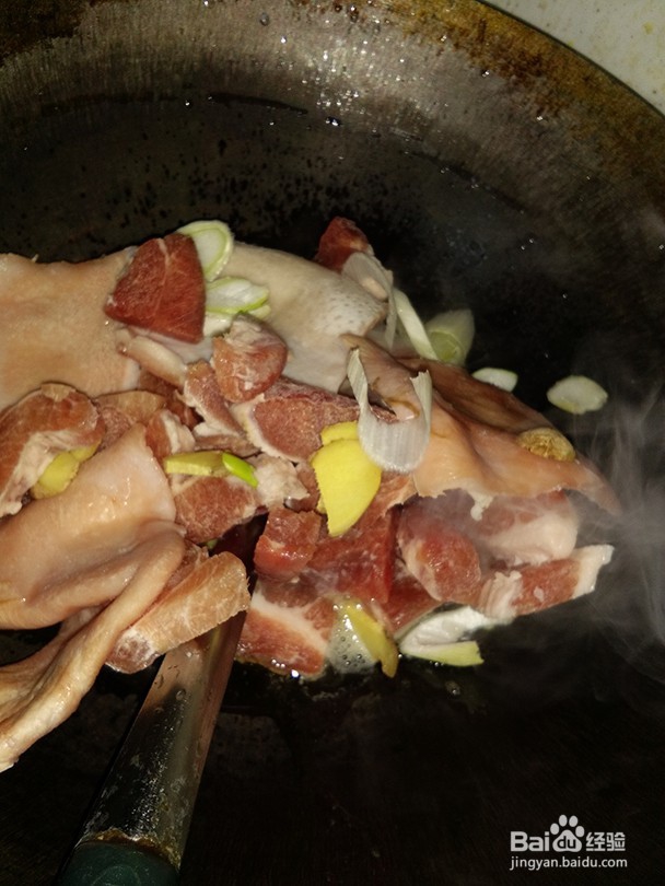 肉皮酸菜冻豆腐炖肉