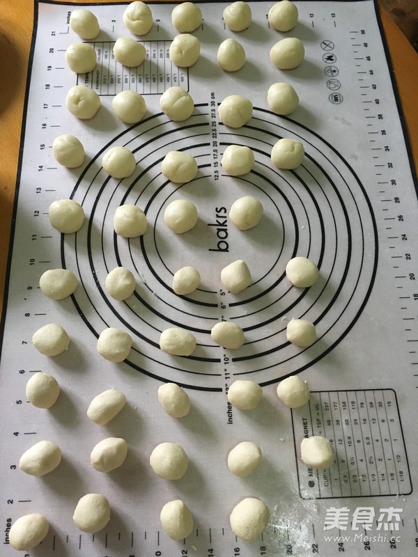 蛋黄酥的家常做法