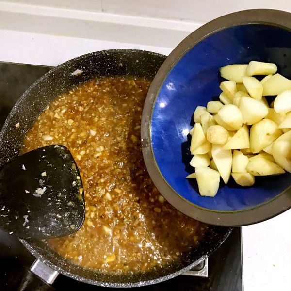 黑椒山药牛肉粒