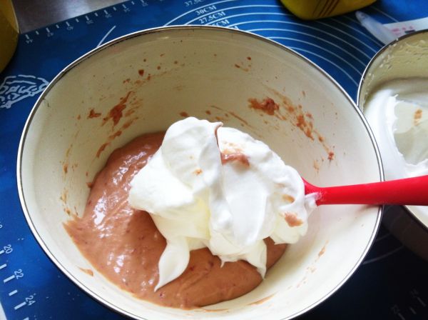 黑布林果酱戚风蛋糕