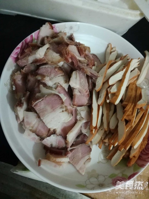 香芹炒豆干腊肉